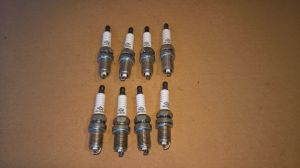 NEW TAKE-OFF (QTY 8) Briggs & Stratton 491055T Spark Plug 12V 12 Volt