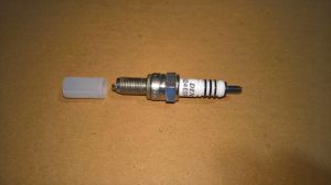 NEW OPEN BOX Denso U24ESR-NZU U24ESRNZU Platinum Spark Plug 4189