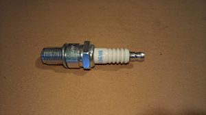 NEW OPEN BOX NGK BR9EG Spark Plug 3230